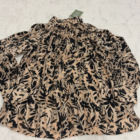 H&M Patterned Blouse Size Medium. - Picture 10 of 10